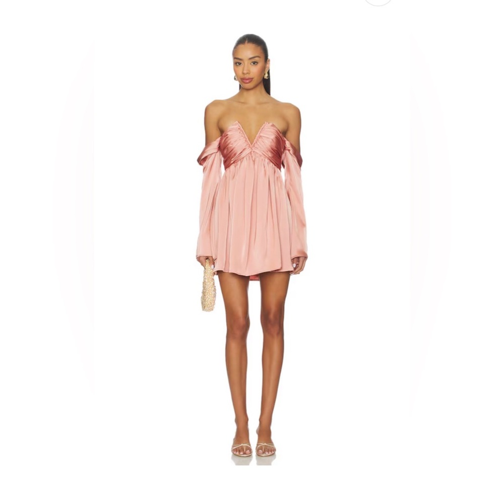 MORE TO COME Regina off the shoulder dress. Size XS.
NWT!!!